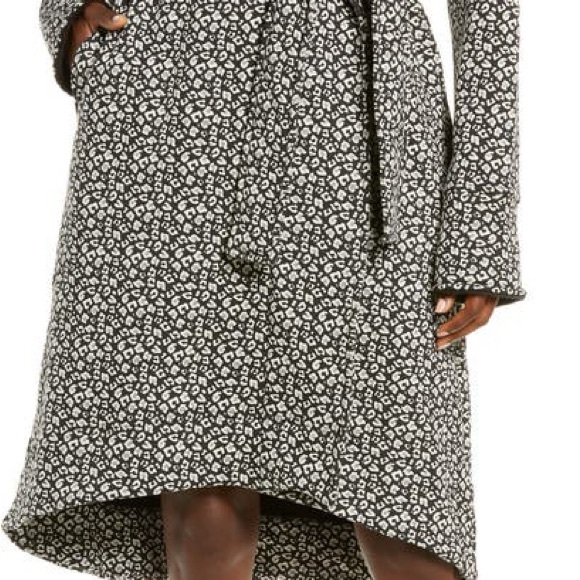 UGG Women's Black and White cheetah Robe new xs oversized - Picture 2 of 9